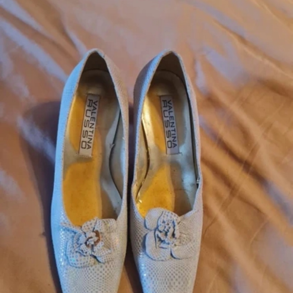 Valentina Cream Textured Loafers with Bow